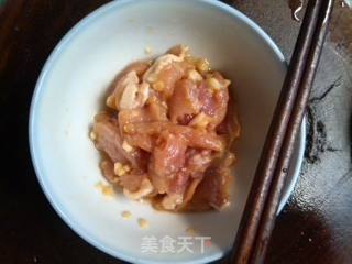 青椒炒木耳的做法步骤：2