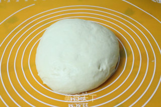节日喜庆的圣诞花环面包的做法步骤：1