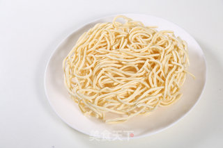 肉末茄丁伊面的做法步骤：1
