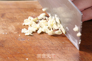 蒜蓉芥蓝笋的做法步骤：2