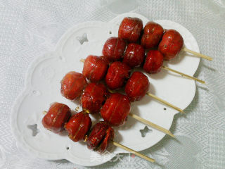 冰糖葫芦全攻略，自制不返砂嘎嘣脆的糖葫芦的做法步骤：8