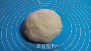 老少都喜欢的圣诞节礼物——圣诞靴子面包的做法步骤：1