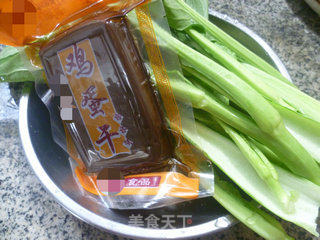 鸡蛋干炒油菜蕻的做法步骤：1