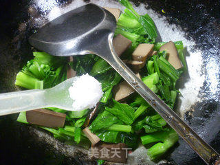 鸡蛋干炒油菜蕻的做法步骤：8