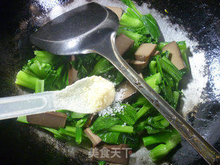 鸡蛋干炒油菜蕻的做法步骤：9