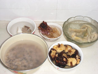 杂粮鱿鱼饭团的做法步骤：1
