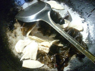 黑木耳炒大豆蛋白的做法步骤：5
