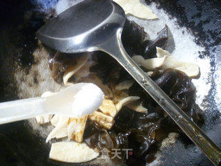 黑木耳炒大豆蛋白的做法步骤：7