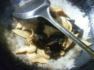 黑木耳炒大豆蛋白的做法步骤：9