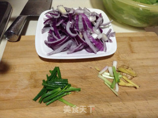 宝宝食谱--------洋葱炒猪肝的做法步骤：1