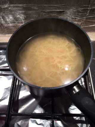 港式炸酱面的做法步骤：4