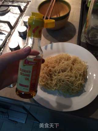 港式炸酱面的做法步骤：5