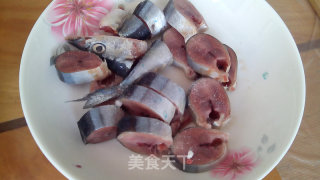 糖醋秋刀鱼的做法步骤：2