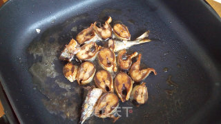 糖醋秋刀鱼的做法步骤：5