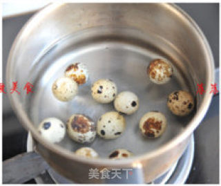 虎皮蛋焖红烧肉怎样做最好吃的做法步骤：1