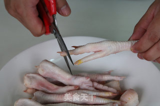 沙姜鸡爪—自动烹饪锅食谱的做法步骤：1