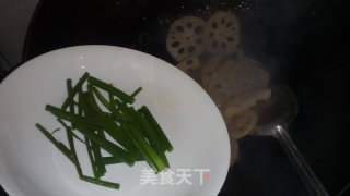 葱香藕片的做法步骤：8