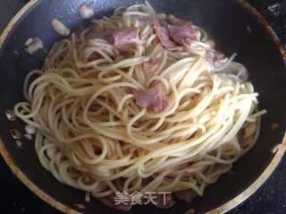 简易版黑椒蘑菇培根意面的做法步骤：8