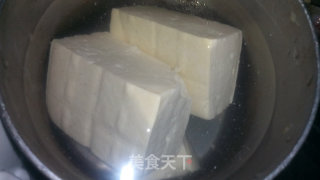 葱香豆腐炖鱼头汤盅的做法步骤：6