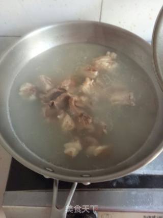 家常版羊肉白菜粉丝汤附带辣椒油做法的做法步骤：4