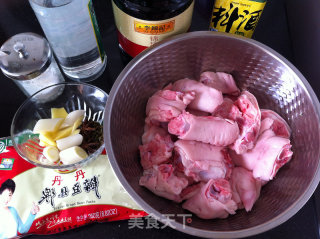 大猪蹄的做法步骤：1