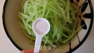 爽口莴笋丝的做法步骤：4