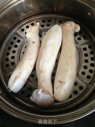 手撕杏鲍菇的做法步骤：1
