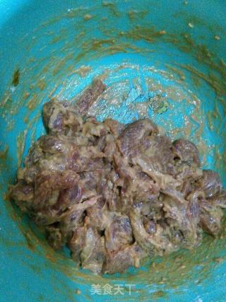 糖醋里脊肉的做法步骤：1