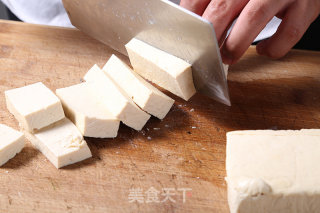 虾酱白菜豆腐的做法步骤：1
