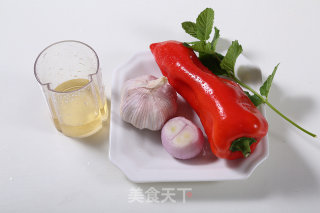 白葡萄酒焗海虹的做法步骤：2