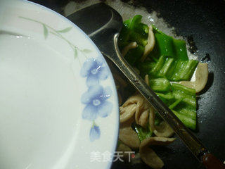 大豆蛋白炒尖椒的做法步骤：5