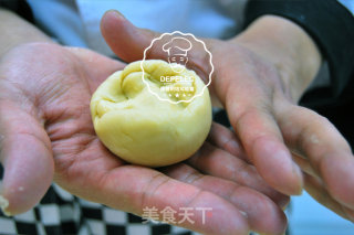 酥软可口豆沙馅老婆饼的做法步骤：10