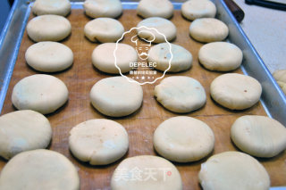 酥软可口豆沙馅老婆饼的做法步骤：15
