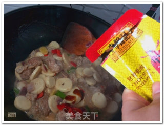 五彩牛腩焖芋头仔【子璇家】的做法步骤：7