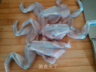 酸菜扁尖煮牛蛙的做法步骤：2