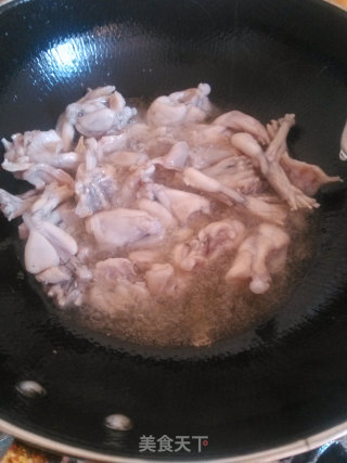 酸菜扁尖煮牛蛙的做法步骤：6