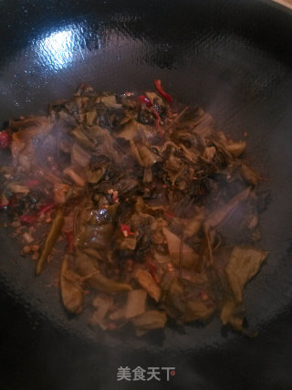 酸菜扁尖煮牛蛙的做法步骤：7