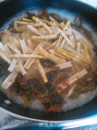 酸菜扁尖煮牛蛙的做法步骤：9