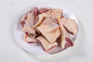 酸萝卜老鸭汤的做法步骤：2