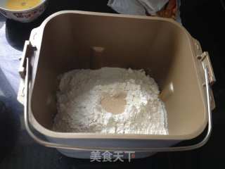 奶香牛角包的做法步骤：1