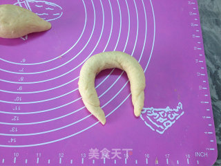 奶香牛角包的做法步骤：8