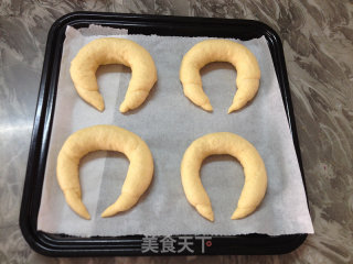 奶香牛角包的做法步骤：9