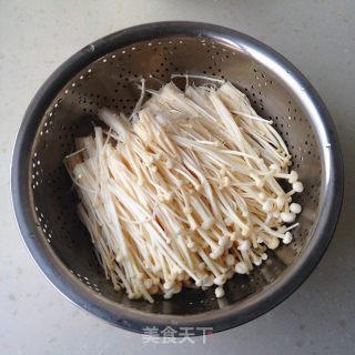 剁椒粉丝金针菇的做法步骤：1