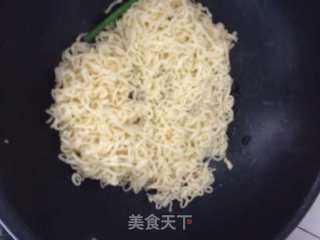 简易午餐—番茄鸡蛋炒面的做法步骤：5