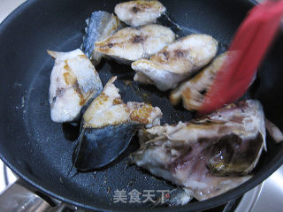 红烧鲅鱼的做法步骤：6