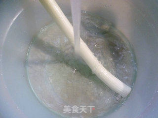 大葱炒大豆蛋白的做法步骤：2