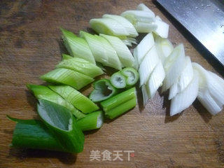 大葱炒大豆蛋白的做法步骤：3