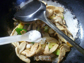 大葱炒大豆蛋白的做法步骤：10