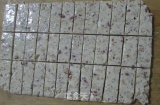 花生牛轧糖  超级简单的步奏，不用烤箱可以制作的甜点，好吃到停不下来的做法步骤：12