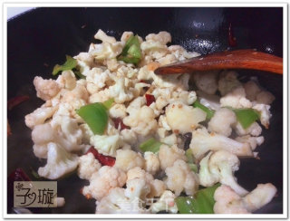 爽脆花菜炒肉【子璇家】的做法步骤：5
